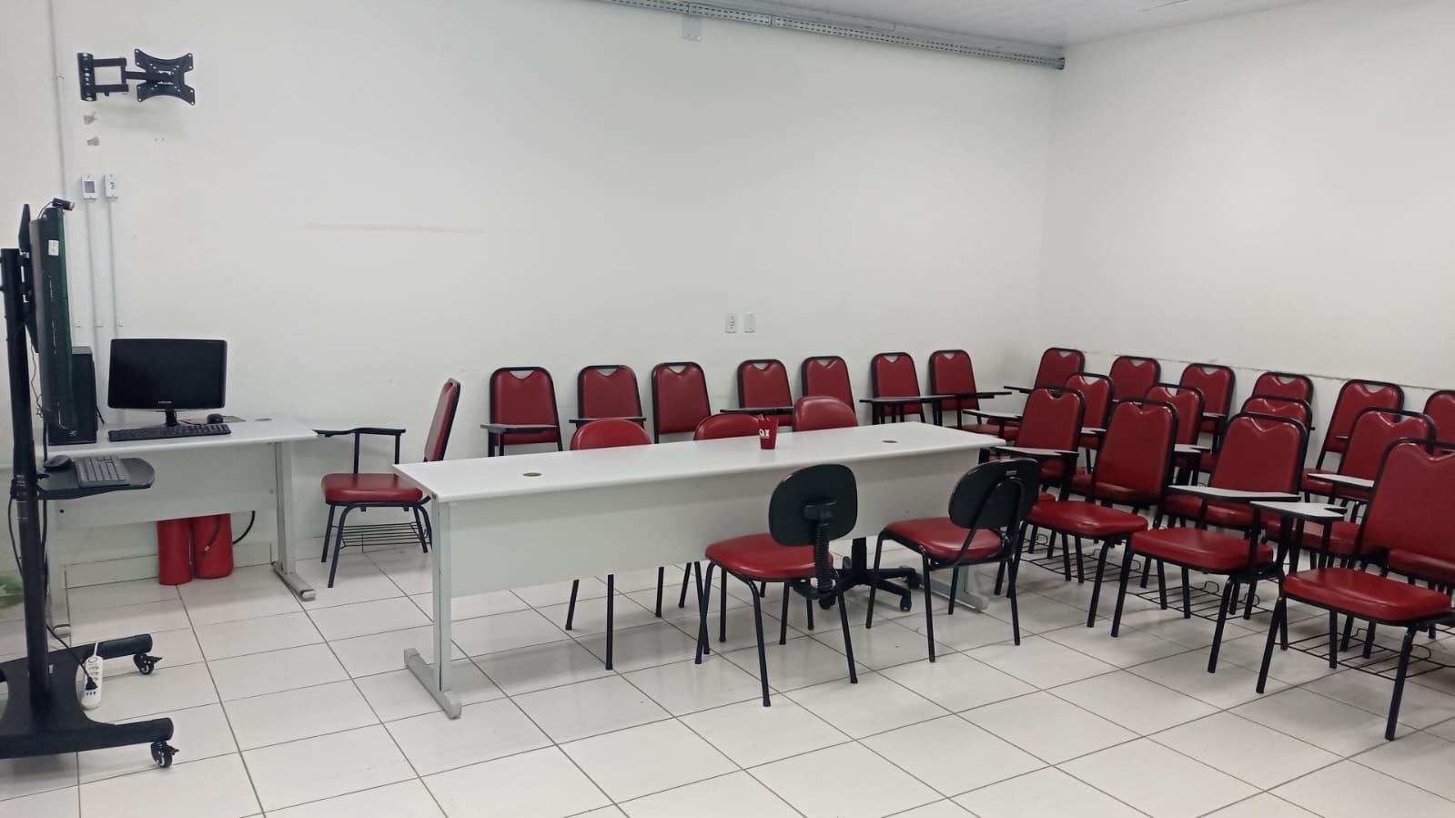 Laboratório de informática — unidade QI PORTO ALEGRE – ZONA SUL