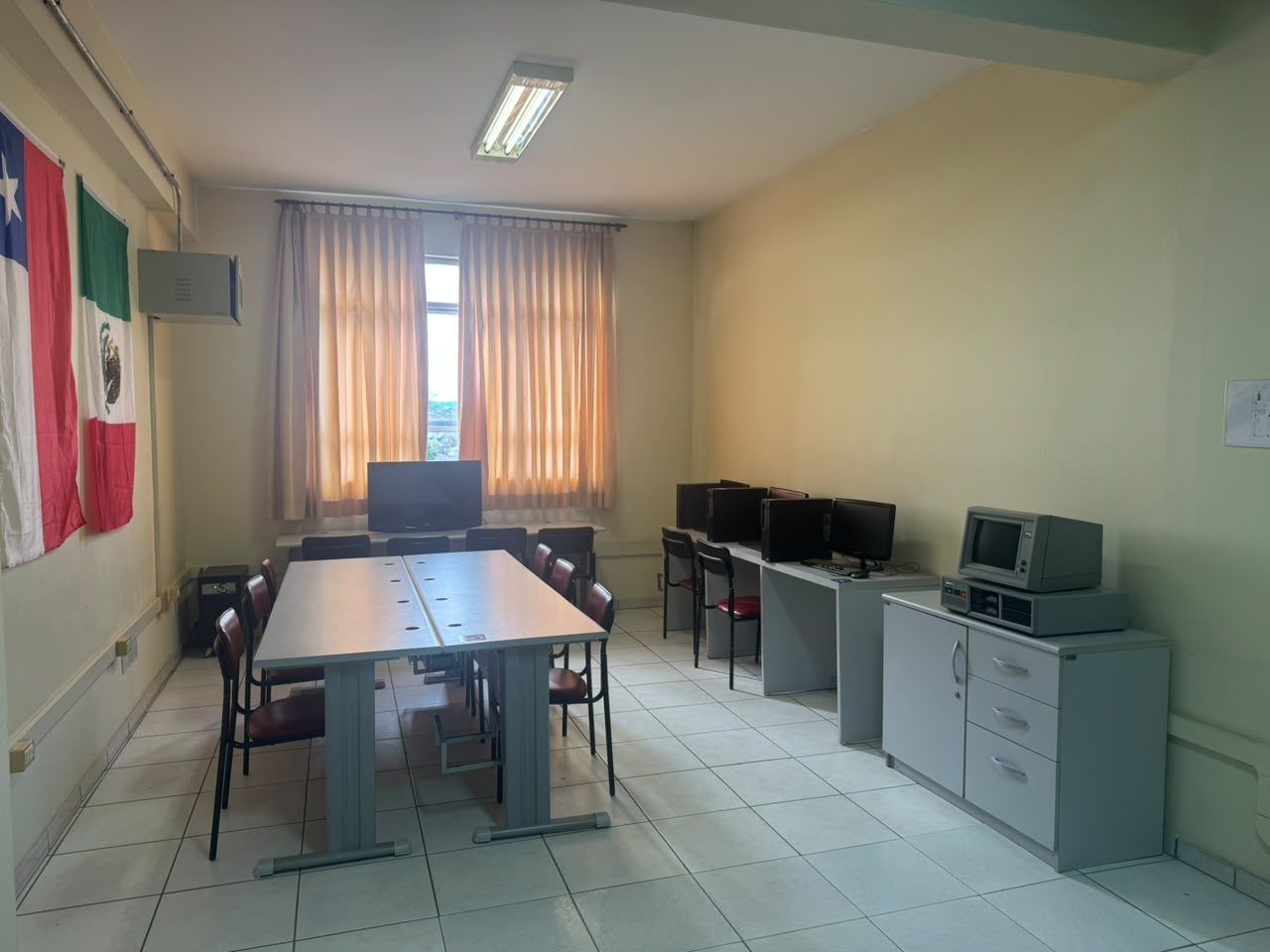 Sala de idiomas — unidade QI Gravataí