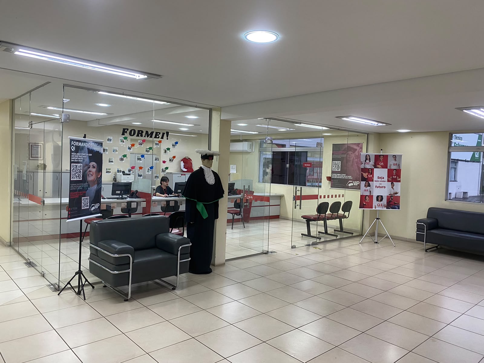 Recepção e secretaria — unidade QI Canoas