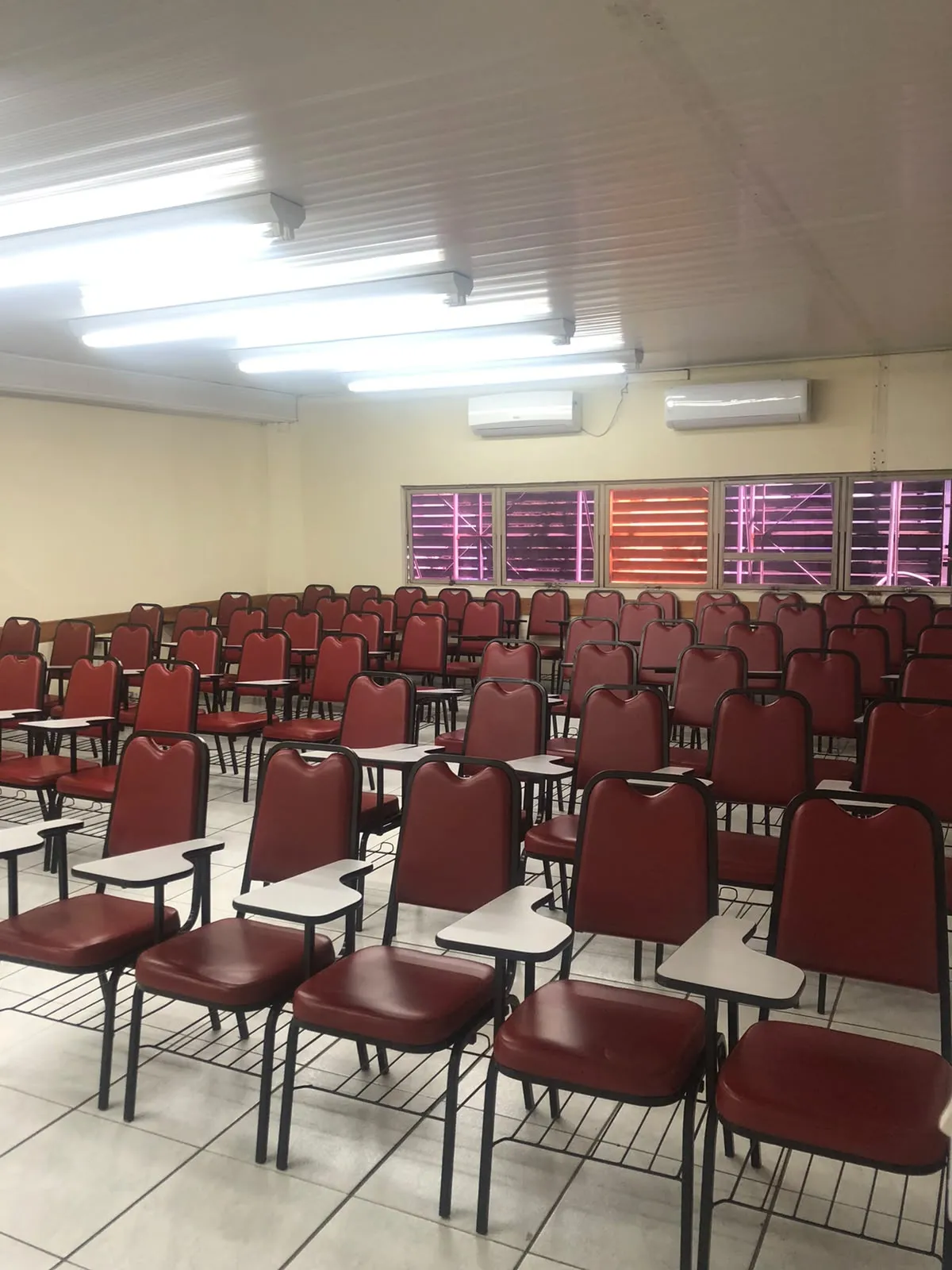 Sala de aula da QI onde acontecem os cursos gratuitos presenciais