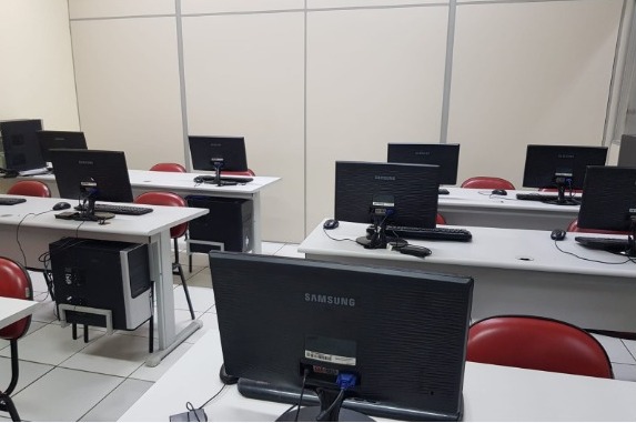 Laboratório de informática — unidade QI Rio Grande